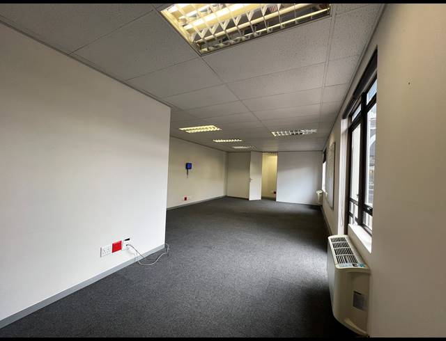 136M² OFFICE TO LET IN HYDE PARK